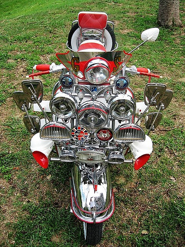 mezzalunasuvespa3.jpg