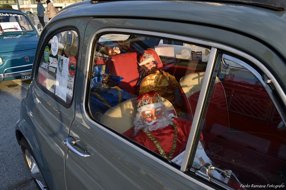 befana-fiat-500-rid.jpg