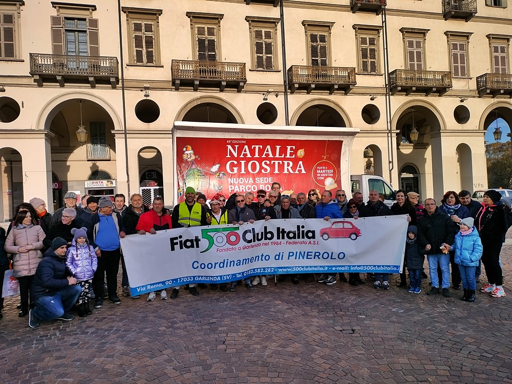 Le 500 a Natale in Giostra a Torino