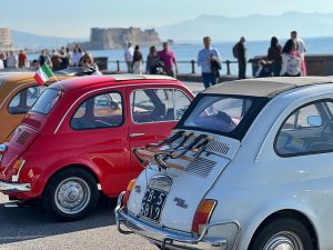 Napoli, le 500 sul Lungomare Caracciolo