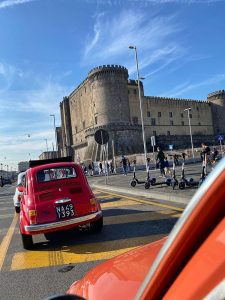 Napoli, le 500 sul Lungomare Caracciolo