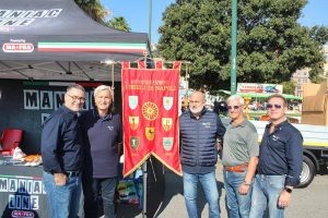 Napoli, le 500 sul Lungomare Caracciolo