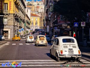 Napoli, le 500 sul Lungomare Caracciolo