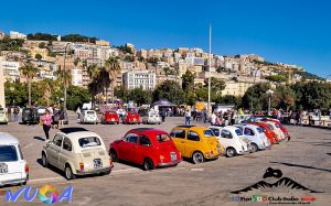 Napoli, le 500 sul Lungomare Caracciolo