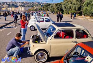 Napoli, le 500 sul Lungomare Caracciolo