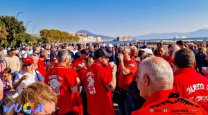 Napoli, le 500 sul Lungomare Caracciolo