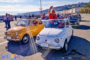 Napoli, le 500 sul Lungomare Caracciolo