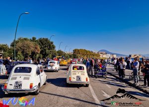 Napoli, le 500 sul Lungomare Caracciolo