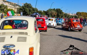 Napoli, le 500 sul Lungomare Caracciolo