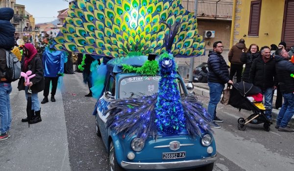 Bolognetta, la 500 Pavone al Carnevale