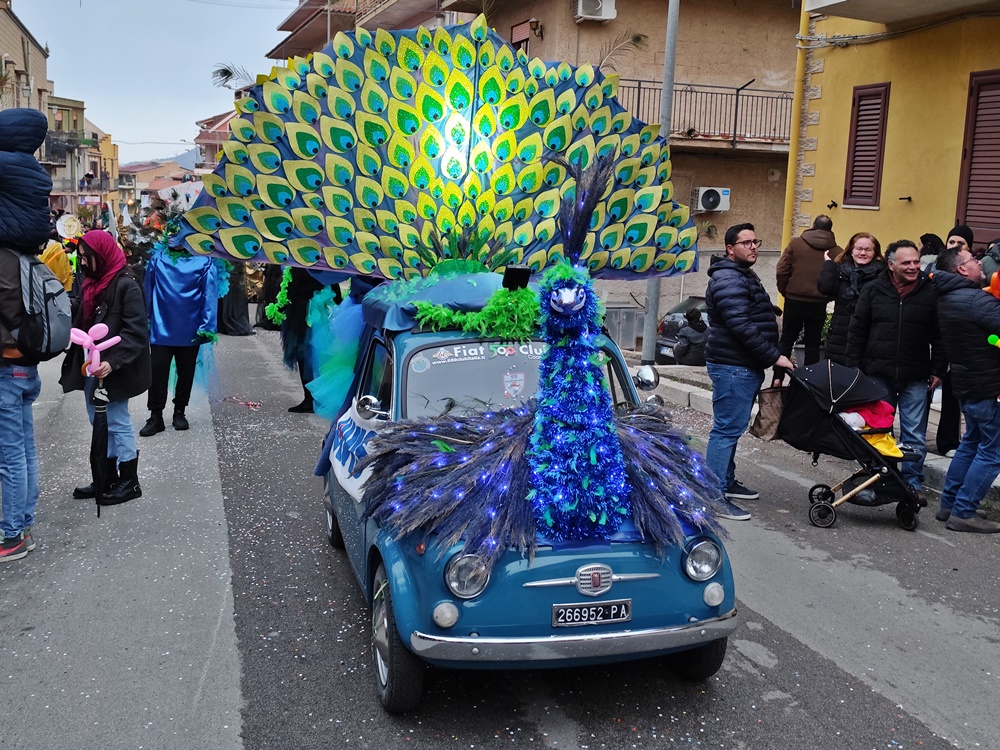 Bolognetta, la 500 Pavone al Carnevale